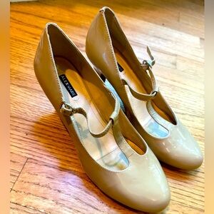 Alex Marie Classic T Strap Nude Patent Leather Heels Pumps Size 8
